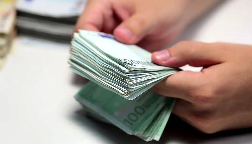 Pergjysmohet tatimi per pagat 40 deri ne 50 mije leke